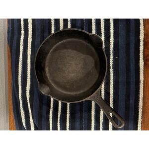 Vintage Griswold Number 5 Cast Iron Skillet Seasoned  Collectible Cookware